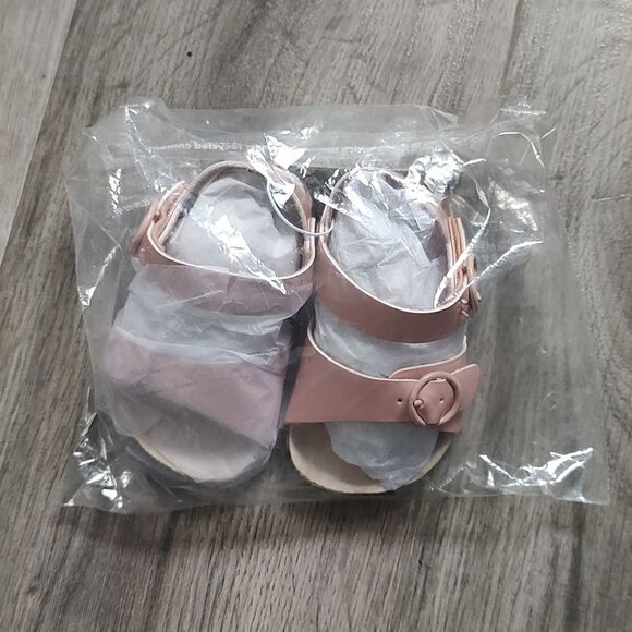 Old Navy‎ New With Tag Size 3-6 Months Faux-Leather Double-Buckle Sandals - Picture 3 of 7